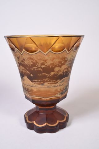 Vase en cristal de Bohème orangé de forme...