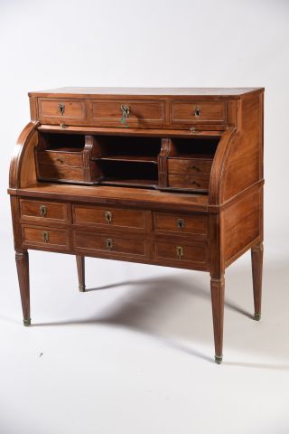 Bureau cylindre en acajou et placage d'acajou...
