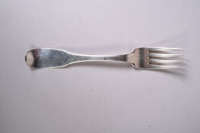 Une fourchette en argent, modèle uniplat,...