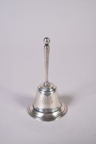 Clochette de table en argent. Birmingham...