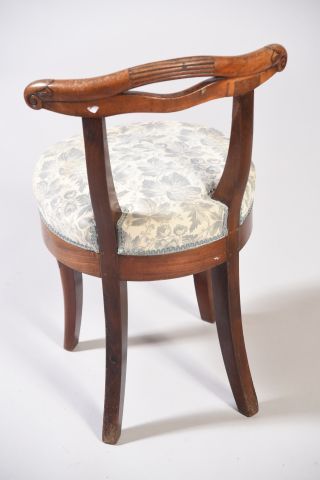 Chaise de harpiste en acajou, le dossier...