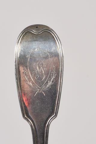 Couvert de table en argent, modèle filets...