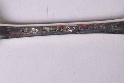 Une fourchette en argent, modèle uniplat,...