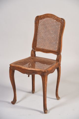 Chaise à fond de canne en bois naturel mouluré...