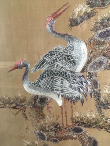Panneau de soie brodée en polychromie de...