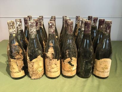 24 bouteilles Cairanne Vieux Clocher 2001...