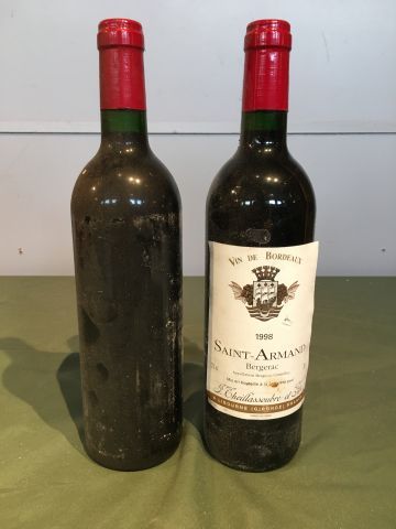 12 bouteilles Saint Armand 1998 Bergerac,...
