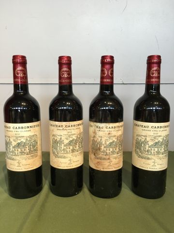 4 bouteilles Château Carbonnieux 2010 Pessac...