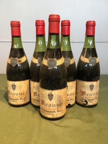 5 bouteilles Beaune 1947 Charton Fils, niveaux...