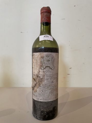 1 bouteille Château Mouton Rothschild 1944...