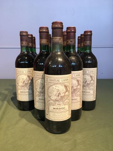 15 bouteilles Château Lafon 1982 Médoc, niveaux...