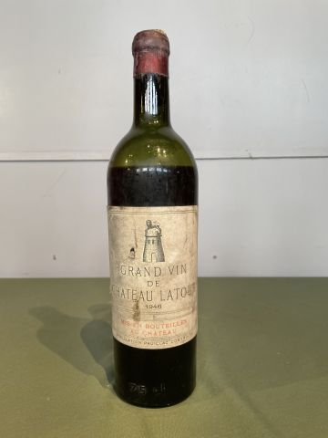 1 bouteille Château Latour 1946 Pauillac,...