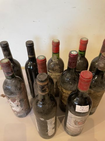 11 bouteilles Bordeaux divers vendus en ...