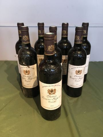 8 bouteilles Château Beauséjour Bécot 2011...