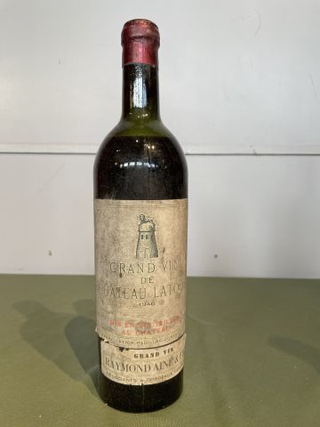 1 bouteille Château Latour 1946 Pauillac,...