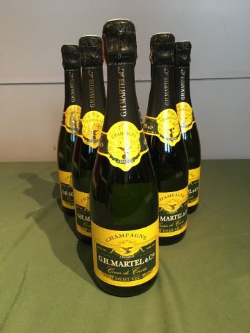 6 bouteilles Champagne G.H Martel Co Cœur...