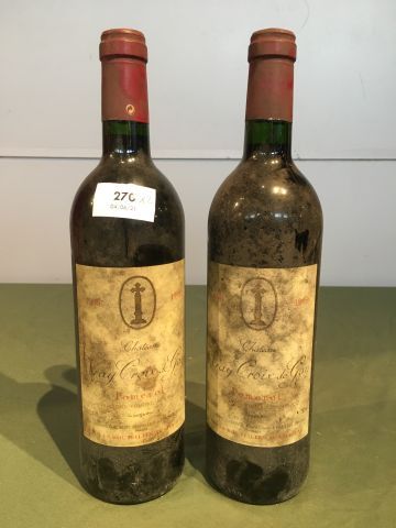 2 bouteilles Château Vray Croix de Gay 1998...