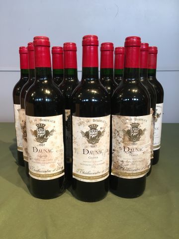 12 bouteilles Daunac 1997 Graves, caisse...