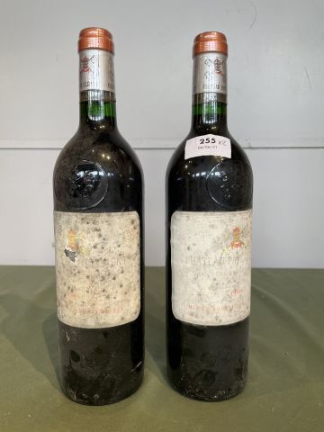 2 bouteilles Château Pape Clément 1994 Pessac...