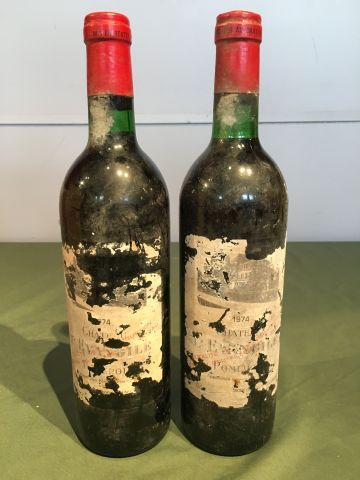 2 bouteilles Château l'Evangile 1974 Pomerol,...