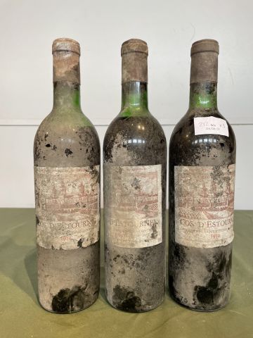 3 bouteilles Château Cos d'Estournel 1972...