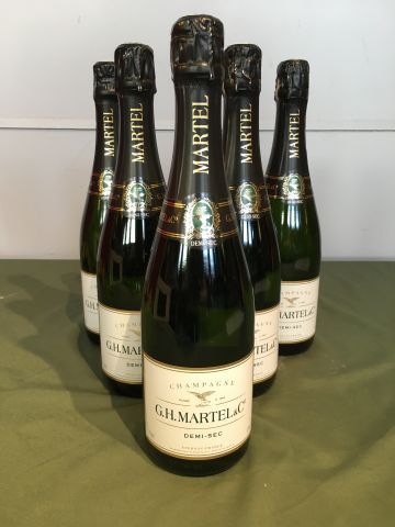 6 bouteilles Champagne G.H Martel Co dem...