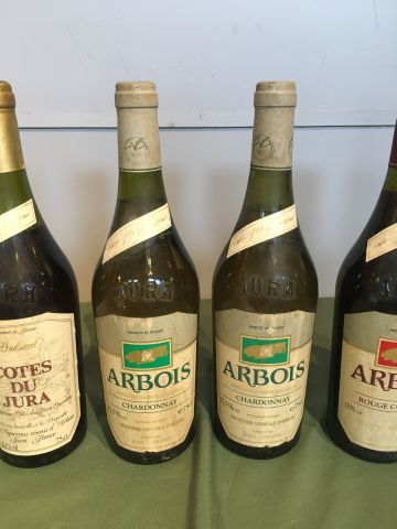 2 bouteilles : Côtes du Jura Poulsard 1992...
