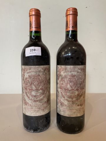 2 bouteilles Château Pichon Baron 1997 Pauillac,...