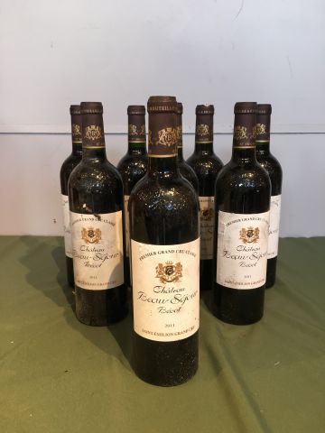 8 bouteilles Château Beauséjour Bécot 2011...