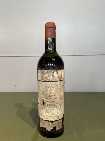 1 bouteille Château Mouton Rothschild 1948...