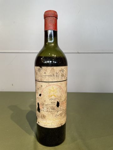 1 bouteille Château Mouton Rothschild 1950...