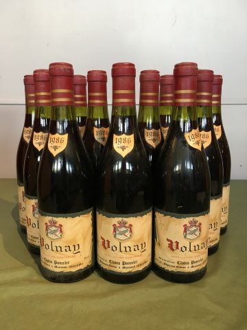 12 bouteilles Volnay 1986 Clovis Poncelet,...
