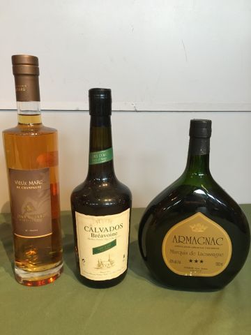 6 bouteilles Alcools divers : Très Vieille...