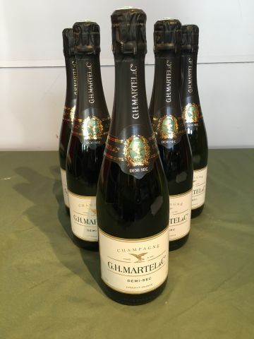 6 bouteilles Champagne G.H Martel Co dem...