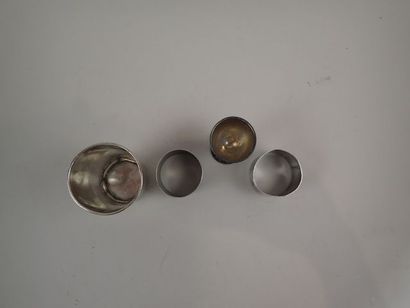Ensemble en argent comprenant une timbale...