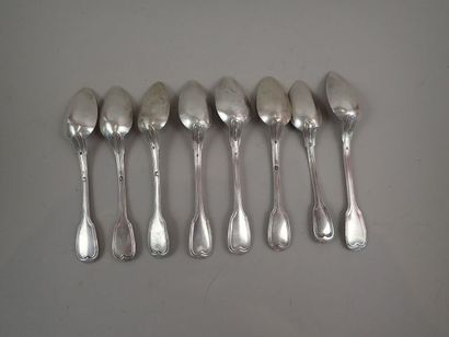 8 cuillères à dessert en argent modèle filets...
