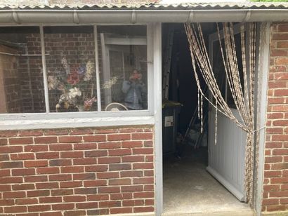 (SUITE PHOTOS LOT 1) ENTIER MOBILIER D'UNE...