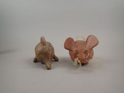Lot de deux animaux en terre cuite, dont...