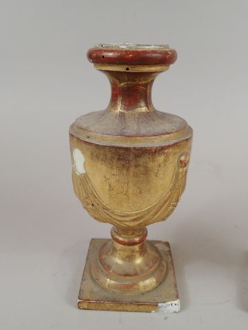 Paire de petits vases de forme balustre en...