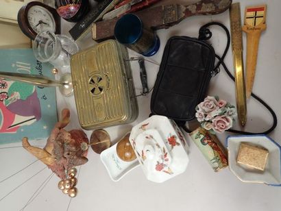 Mannette comprenant un coffret à bijoux en...