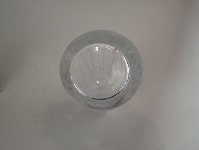 Vase rouleau en cristal taillé.

Dim : 25...