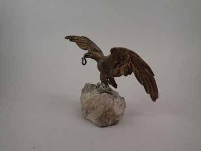 Porte montre en bronze doré figurant un aigle...