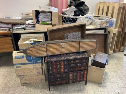 STOCK D'UN BROCANTEUR SISE A CHÂTEAU-THIERRY...