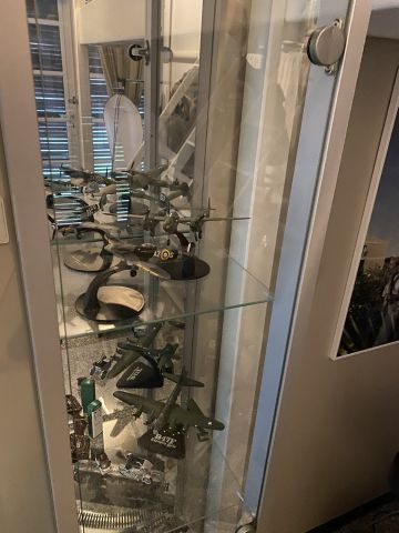 ENTIER MOBILIER D'UNE MAISON SISE A LAON...