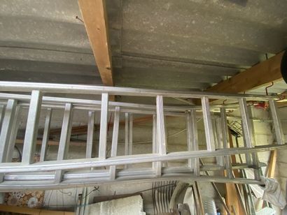 (SUITE PHOTOS LOT 4) ENTIER MOBILIER D'UNE...