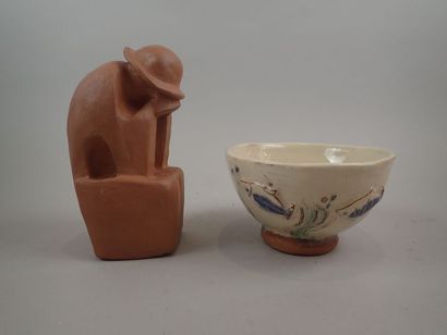 Lot de deux objets en terre cuite dont un...