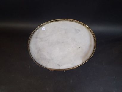 Chevet tambour en noyer à dessus de marbre...