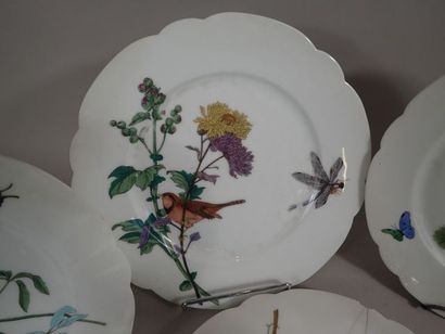 Partie de service de table en porcelaine...