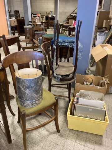 STOCK D'UN BROCANTEUR SISE A CHÂTEAU-THIERRY...