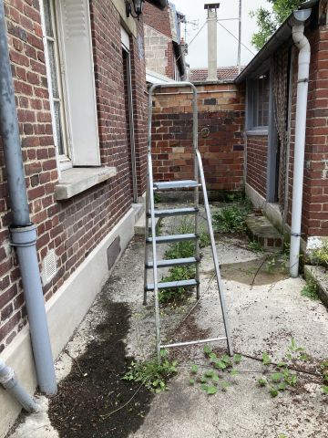 (SUITE PHOTOS LOT 1) ENTIER MOBILIER D'UNE...